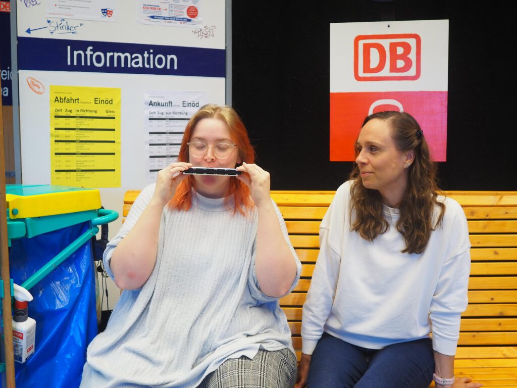 Eine Szene aus "Es fährt kein Zug nach Irgendwo"